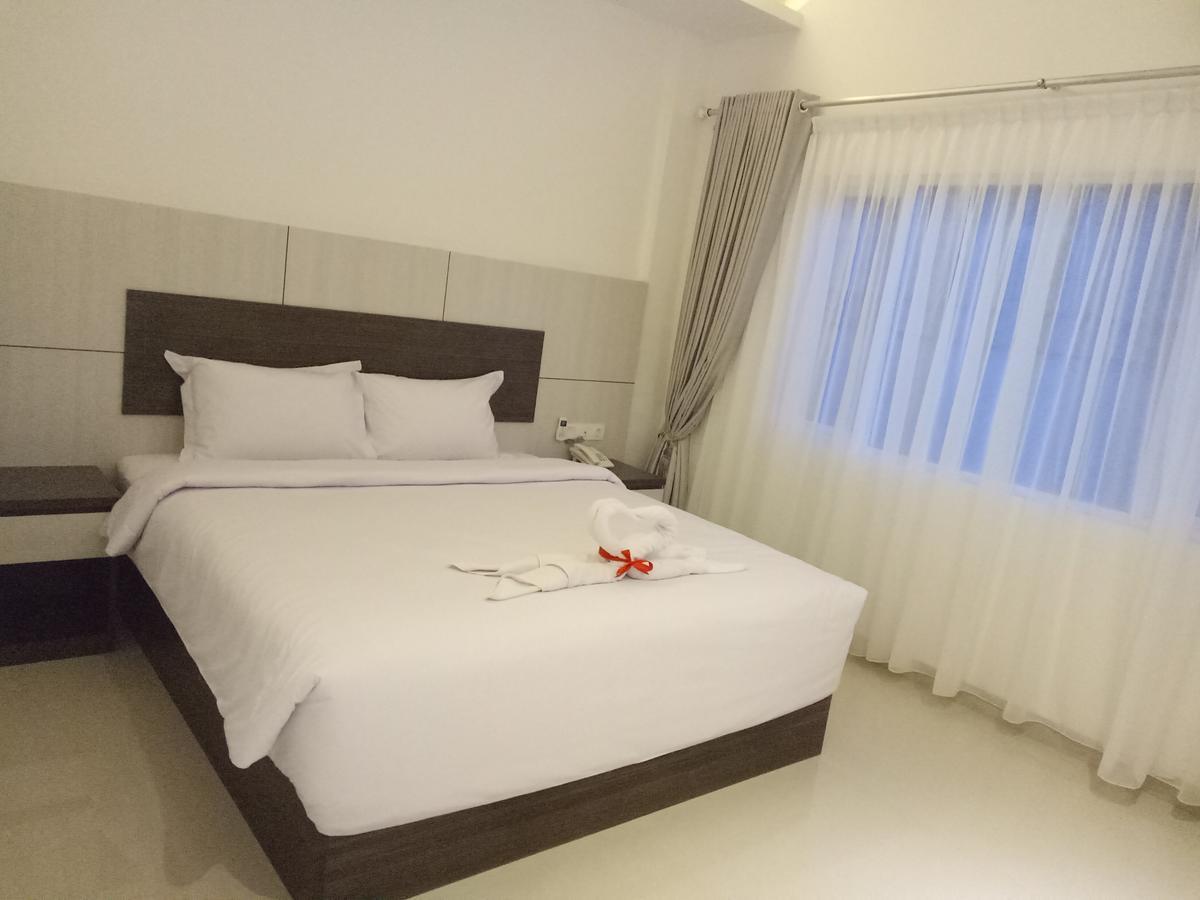 Seventeen Hotel Banda Aceh Exterior photo