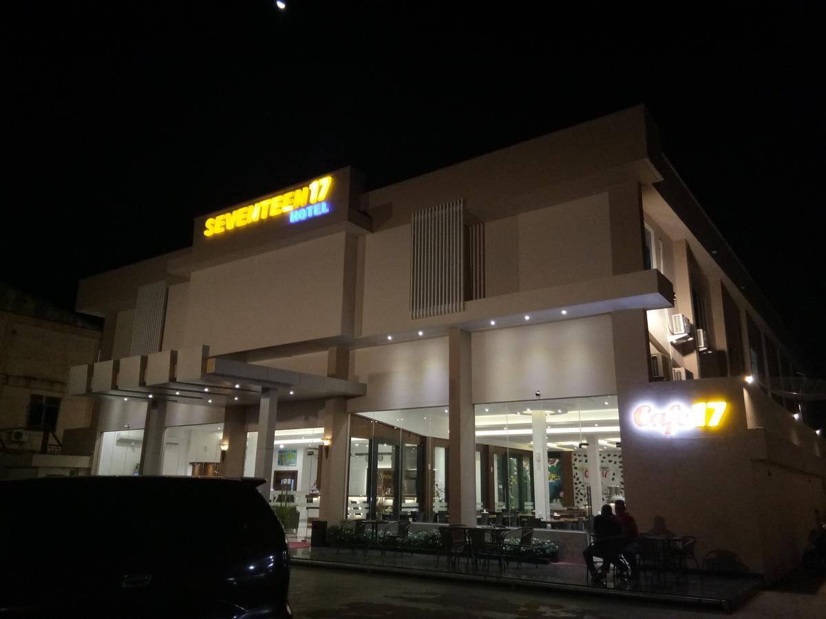 Seventeen Hotel Banda Aceh Exterior photo