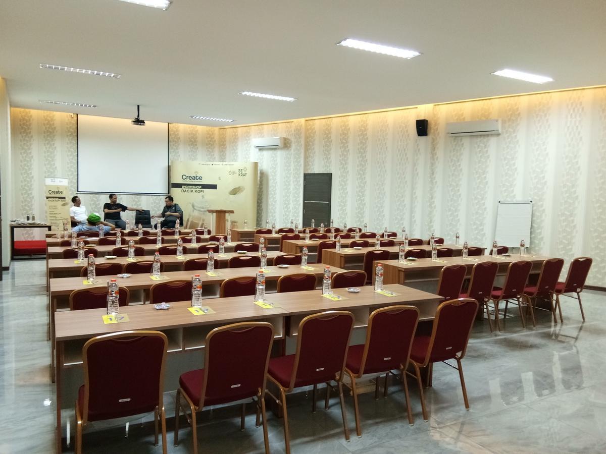 Seventeen Hotel Banda Aceh Exterior photo