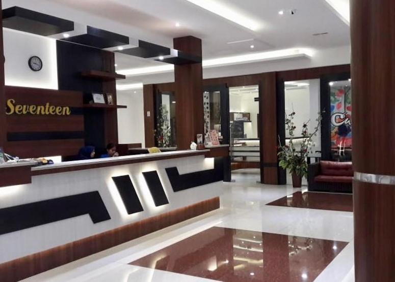 Seventeen Hotel Banda Aceh Exterior photo